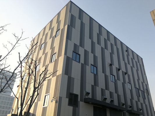 Płyty metalowe ściany zasłonowej z krawędzią z zakrętem do zastosowań o niskiej konserwacji i ognioodpornych