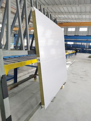 Lekki i wodoodporny panel PU dla długotrwałej wydajności budynku