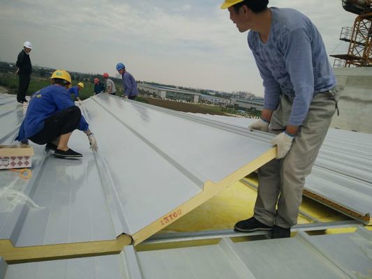 100 mm PU szkło wełny Sandwich Panel dachu z dostosowalną długość i strukturę