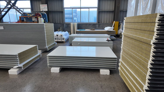 Wysokiej wytrzymałości PU Sandwich Panel z szczelnością powietrzną/szczelnością wodną i doskonałą izolacją termiczną