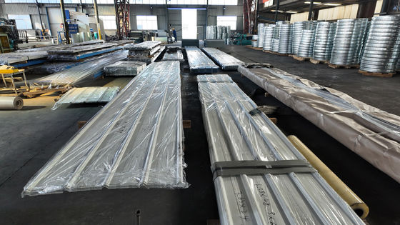 Wysoko wytrzymałe, ognioodporne, wyciskane metalowe panele ścienne do wszechstronnych zastosowań