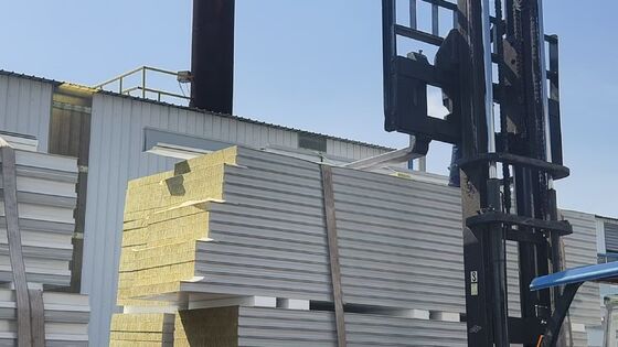 Panel warstwowy do pomieszczeń czystych, dźwiękoszczelny, ognioodporny, z możliwością dostosowania grubości do środowisk o wysokiej czystości