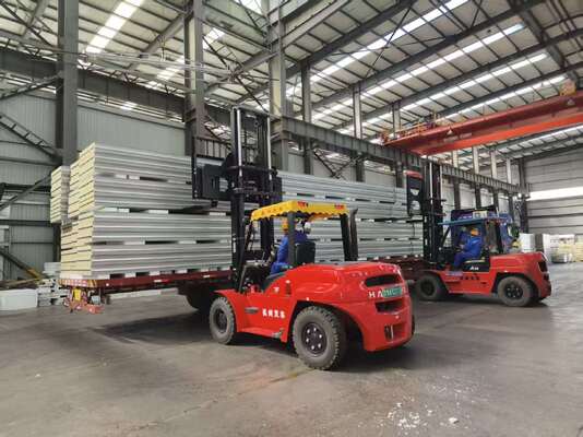 Corrosion Resistant PIR Roof Panels with Superior Sound and Thermal Insulation for Industrial Buildings